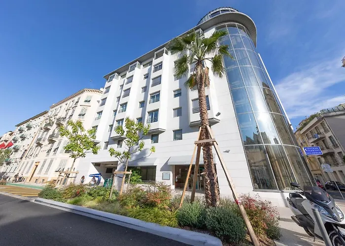 Goldstar Apartments & Suites