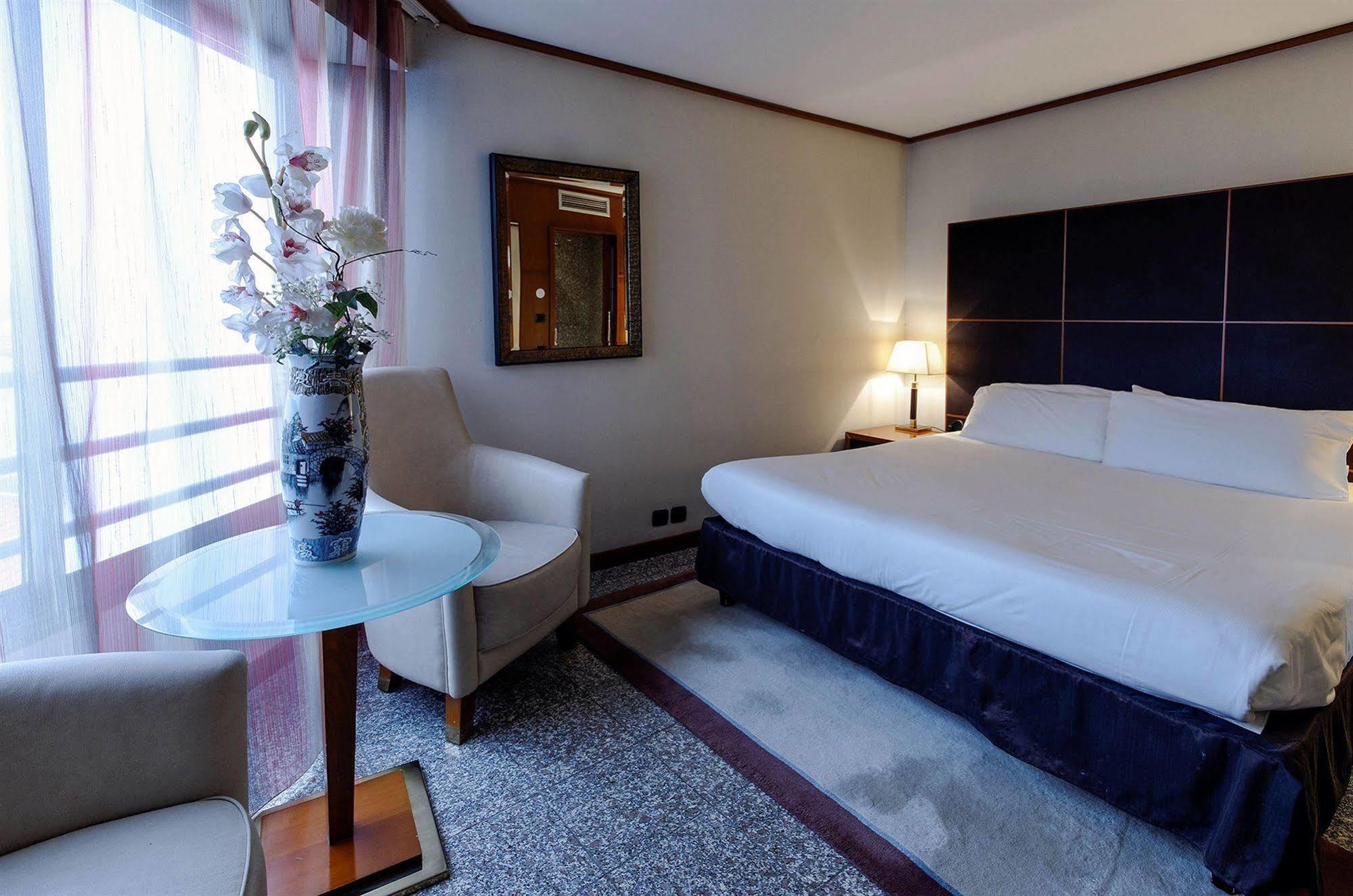 Goldstar & Hotel